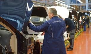 Mercedes dă bonusuri de 6.000 de euro pentru angajaţi. Prime record pentru cei aproximativ 100.000 de salariaţi din Germania