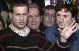 Mircea Dinescu ține un discurs la Televiziunea Română în timpul Revoluției din 1989