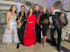 Premiera Poliţia Modei, I.A. cu stil sau Christmas Report, printre programele speciale difuzate de Antena Stars de sărbători