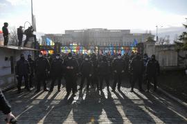 Reacţia Jandarmeriei după ce sute de persoane au intrat în Curtea Senatului: "Nu am fost depăşiţi deloc, situaţia a fost permanent sub control"