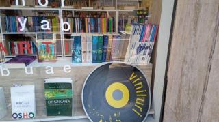 (P) 4 Artiști pe discuri de vinil pe care să îi faci cadou pasionaților de muzică