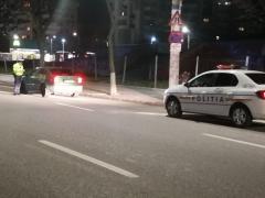 Un adolescent de 16 ani, prins la volanul unei mașini cu 6 persoane. L-a dat jos pe șofer pentru că nu-i plăcea cum conduce