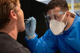 Omicron nu este aceeași boală cu Covid-19 din valul anterior, spune un om de știință din Marea Britanie