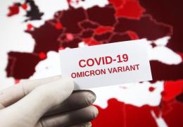 Covid: Omicron poate anula imunitatea naturală dobândită în urma trecerii prin boală. Riscul de reinfectare este de 3 ori mai mare