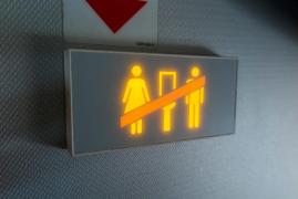 O femeie din SUA s-a autoizolat în toaleta avionului, după ce şi-a făcut un test COVID în timpul zborului