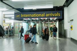 Marea Britanie va cere teste COVID pentru călătorii care intră în ţară, indiferent dacă sunt sau nu vaccinaţi