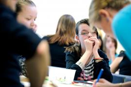 Mărturie şocantă în faţa clasei: o profesoară susţine că merge în discotecile din Italia, în speranţa că va face COVID