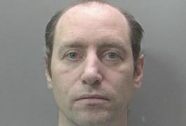 Paramedicul englez care a batjocorit două paciente are 46 de ani