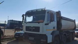 Prima maşină confiscată în București pentru transport ilegal de deşeuri provenite din construcţii