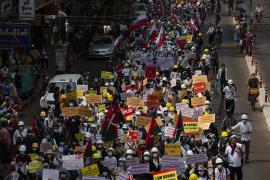 Marea Britanie sancţionează trei generali implicaţi în lovitura de stat din Myanmar