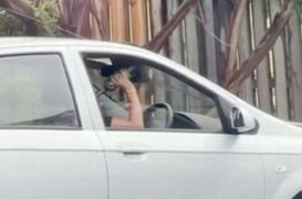 Ea a provocat un accident cu alte trei vehicule