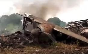 Imagini dramatice în Nigeria, după ce un avion s-a prăbuşit, chiar în faţa aeroportului. Nu există supravieţuitori, pilotul ar fi anunţat în zbor o defecţiune la motor