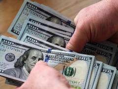 Curs valutar BNR, 23 februarie 2021. Euro stagnează, dolarul scade