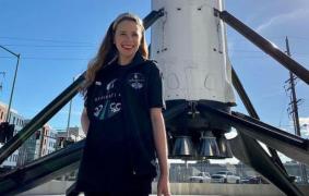 Hayley Arceneaux în timpul unei vizite la baza Space X