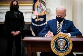 Preşedintele SUA, Joe Biden, semnează un ordin executiv