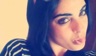 Sonia a fost ucisă de fostul iubit, după ce a zărit-o ţinându-se de mână cu noua ei cucerire. Italianca de 29 de ani a fost înjunghiată de 20 de ori chiar în faţa actualului partener