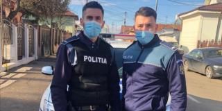 Gest impresionant făcut de doi poliţişti pentru un bărbat care o luase pe jos spre Roman, de la Bucureşti. I-au dat o masă caldă şi bani de tren