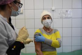 Persoanele care se infectează cu Covid după prima doză de vaccin vor face rapelul după vindecare. Cine prezintă reacții anafilactice nu mai face a doua doză