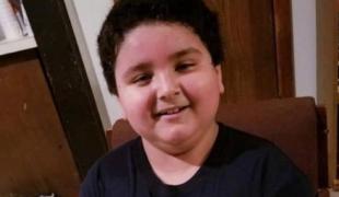 J.J., în vârstă de 9 ani