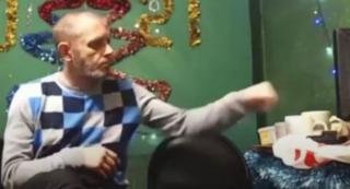 A murit în timpul unui Live pe Youtube, încercând să onoreze o provocare. Rusul a băut 1.5 litri de votcă