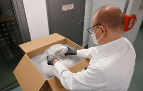 O parte din a opta tranșă de vaccin Pfizer/BioNTech ajunge luni seară pe Aeroportul Otopeni