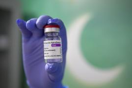 O doză din vaccinul anti-Covid produs de AstraZeneca