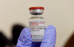 Doză vaccin Moderna