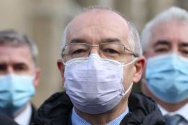 Emil Boc, Emanuel Ungureanu și primarul Bacăului, vaccinați cu AstraZeneca, lotul ABV 2856: Mă duc și la rapel. Viața merge înainte