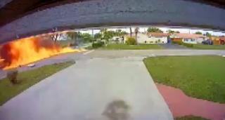 Accident aviatic, surprins de o cameră de supraveghere de la interfonul unei uși, în Florida