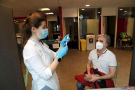 Ce se întâmplă cu românii vaccinați cu prima doză, dacă se suspendă vaccinarea cu AstraZeneca