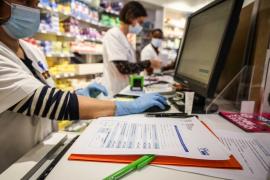 Atac într-o farmacie din Craiova: Agresorul a fugit cu 1.500 de lei şi este căutat de poliţişti