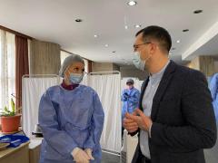 Vlad Voiculescu, ministrul Sănătății, în vizită la un centru de vaccinare