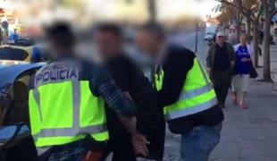 Un român a încercat să răpească un bebeluş din braţele părinţilor, pe stradă, în Spania. Tânărul de 22 de ani a fost arestat