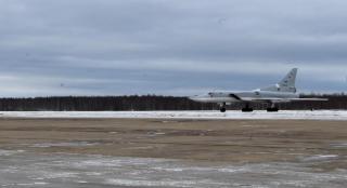 Accident bizar în Rusia. Trei militari au murit după ce s-au catapultat accidental dintr-un bombardier aflat la sol