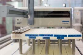 Imagini dintr-un laborator AstraZeneca de la fabrica din Dunkirk, în nordul Frantei