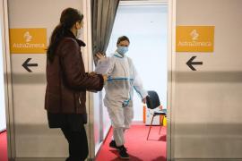 Agenția pentru Medicamente din Franța a confirmat riscul de tromboză după vaccinarea cu AstraZeneca