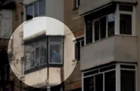 Noi dezvăluiri despre tragedia de la Oneşti. Martor ocular: "Soţia lui se plimba printre poliţişti şi îl informa ce se întâmplă jos"