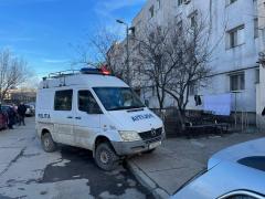 Crimă înfiorătoare la Iaşi: Un bătrân de 70 de ani şi-a ucis iubita şi a stat mai multe zile cu cadavrul în casă. Bărbatul a fost prins și dus la audieri