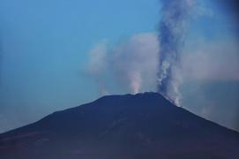 Ploaia cu cenușă a transformat localitățile de la poalele Etnei într-un peisaj desprins parcă dintr-un film de groază