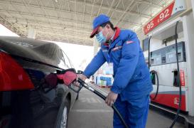 Prețul barilului de petrol Brent a depășit 70 de dolari. Saudiții spun că o instalație petrolieră a fost atacată cu rachete