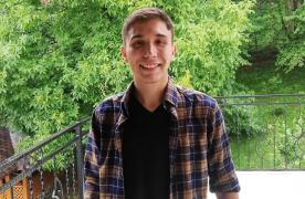 Iulian, un tânăr dispărut de trei zile în Iaşi, a fost găsit spânzurat în pădurea din Voineşti. Avea doar 22 de ani