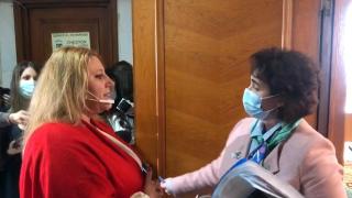 Diana Șoșoacă față în față cu preşedinta Comisiei Juridice, Iuliana Scântei