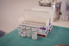 Persoanele peste 60 de ani să se teamă mai mult de Covid şi mai puţin de vaccinul AstraZeneca, spun experţii