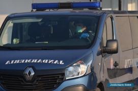 Un gălăţean a ieşit la cerşit cu toporul după el. Bărbatul a ajuns la Poliţie