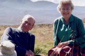 Gest emoţionant făcut de Regină înainte de a-şi lua rămas bun de la Prinţul Philip