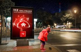 O fetiță a găsit un portofel în stația de autobuz. Imagine ilustrativă