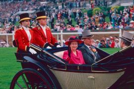 Prinţul Philip şi Regina Elisabeta, fotografiaţi în 1988