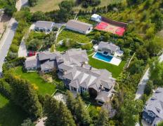 Cum arată reşedinţa de lux achiziţionată de Madonna pentru 19.3 milioane de dolari. Vedeta pop a cumpărat-o de la un alt star din lumea muzicii