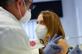 Pentru prima dată, numărul de locuri disponibile pentru vaccinarea împotriva COVID-19 l-a depășit pe cel de persoane înscrise pe listele de așteptare