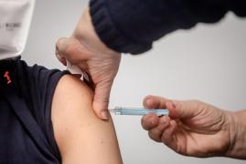 168 de cazuri majore de cheaguri de sânge la persoane vaccinate cu AstraZeneca în Marea Britanie din 21 de milioane de doze administrate